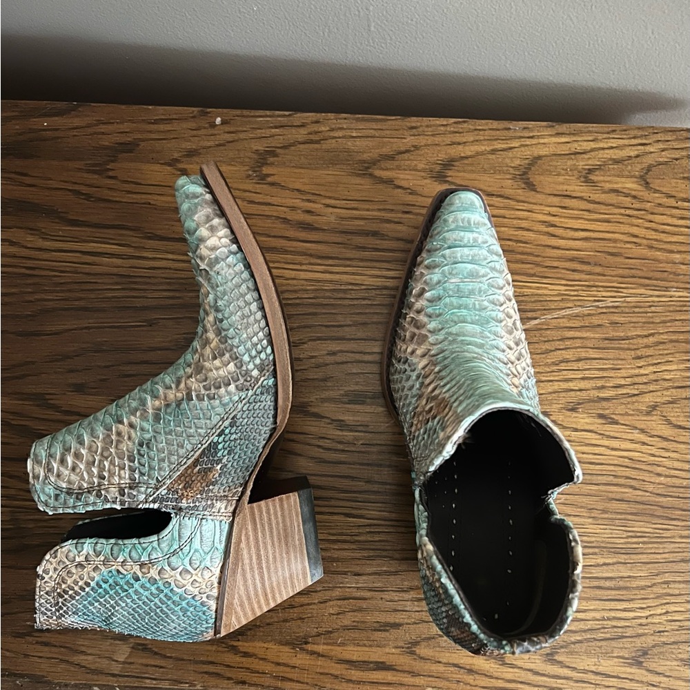 Ariat Womens Dixon Python Skin Blue and Tan Ankle Boots with Textured Finish - Picture 2 of 7